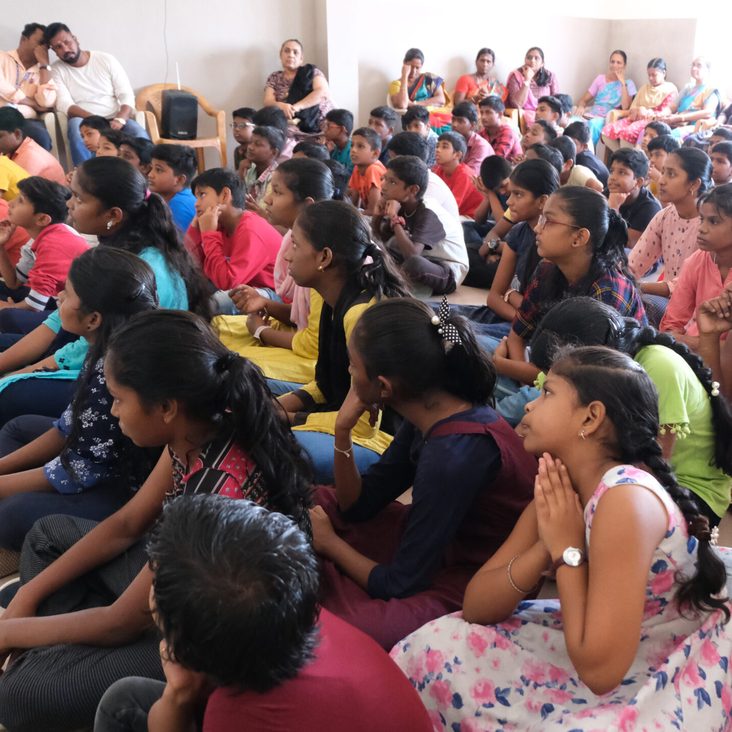 primary-students-gathered-for-cancer-awareness-program-at-rishs-international-cbse-school-arcot-scaled